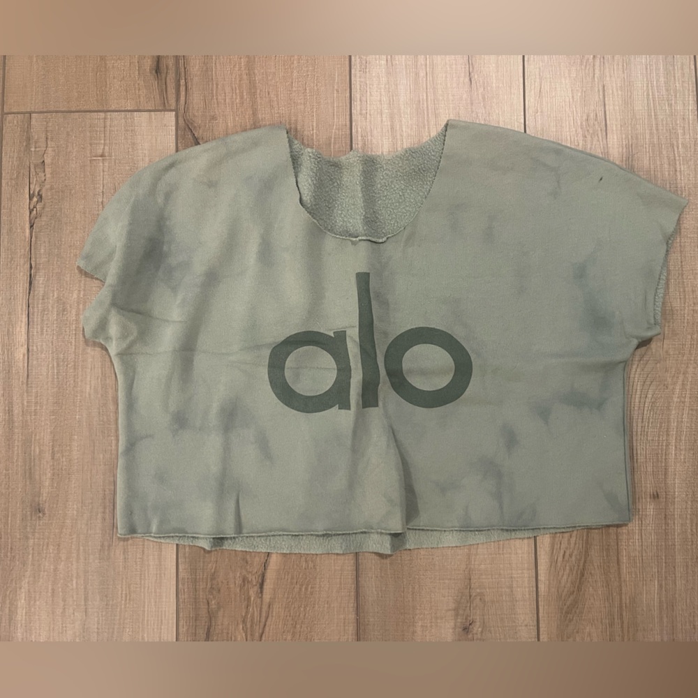 alo crop top